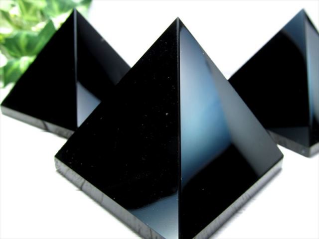 深く美しい漆黒の黒曜石 オブシディアン ピラミッド 置物 1個売り 重さ