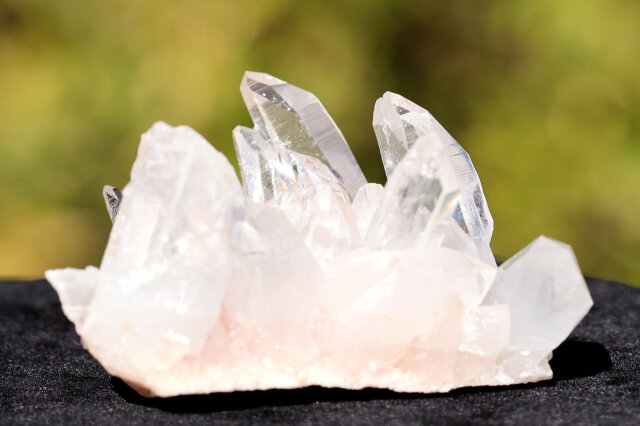 ヒマラヤ水晶｜マニカラン産ピンククラスター｜淡い癒しの輝き