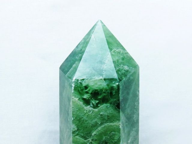 2.5Kgパワーストーン 天然石 フローライト六角柱[T634-5506]