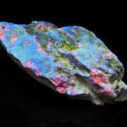 ハックマナイトの意味｜紫外線で変色するコレクターが熱望する希少石