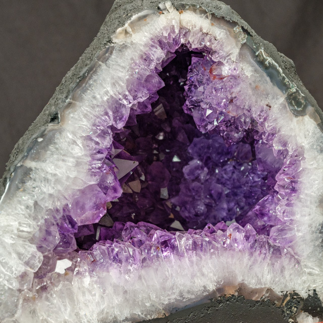 特選】フラワーアメジストドーム（多財、蓄財、殖財、金針、虹）5.6kg