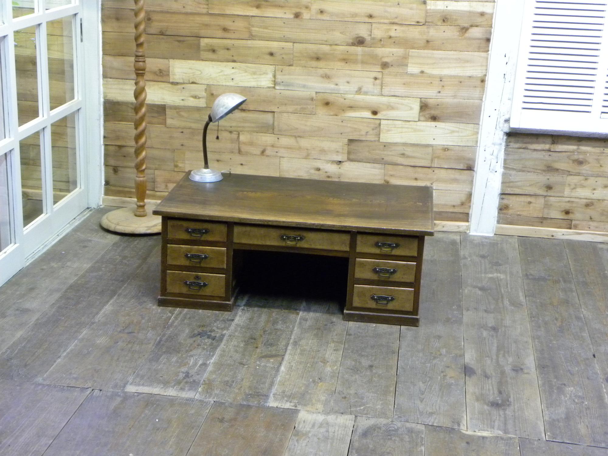 大正から昭和初期の味わい深いレトロな文机