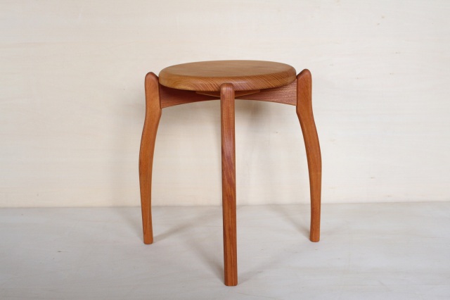 スツール1 ケヤキ材