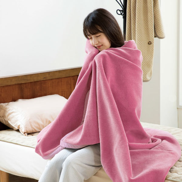 ロマンス岩盤浴毛布は岩盤浴で使われる鉱石ブラックシリカを練りこんだ