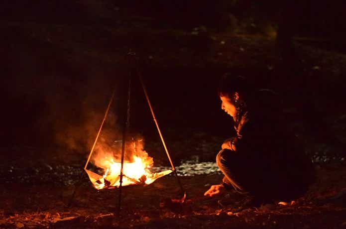 焚き火の楽しさ段違い！5つの最新トライポッド比較してみた | CAMP