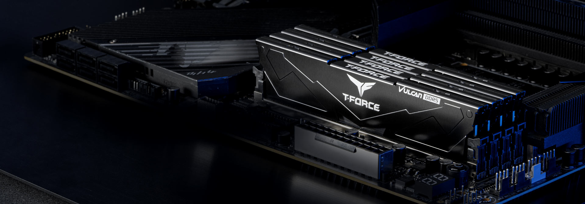 VULCAN DDR5 DESKTOP MEMORY BLACK 32GB(2x16GB) 6400MHz CL40 - TEAMGROUP