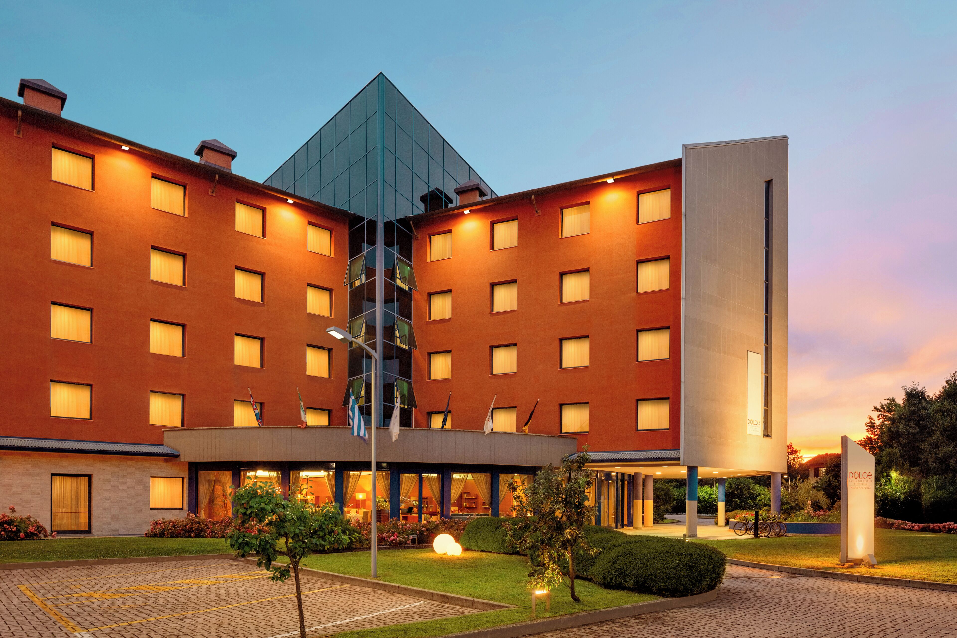 Zeus Essence Dolce by Wyndham Milan Malpensa Reviews, Deals