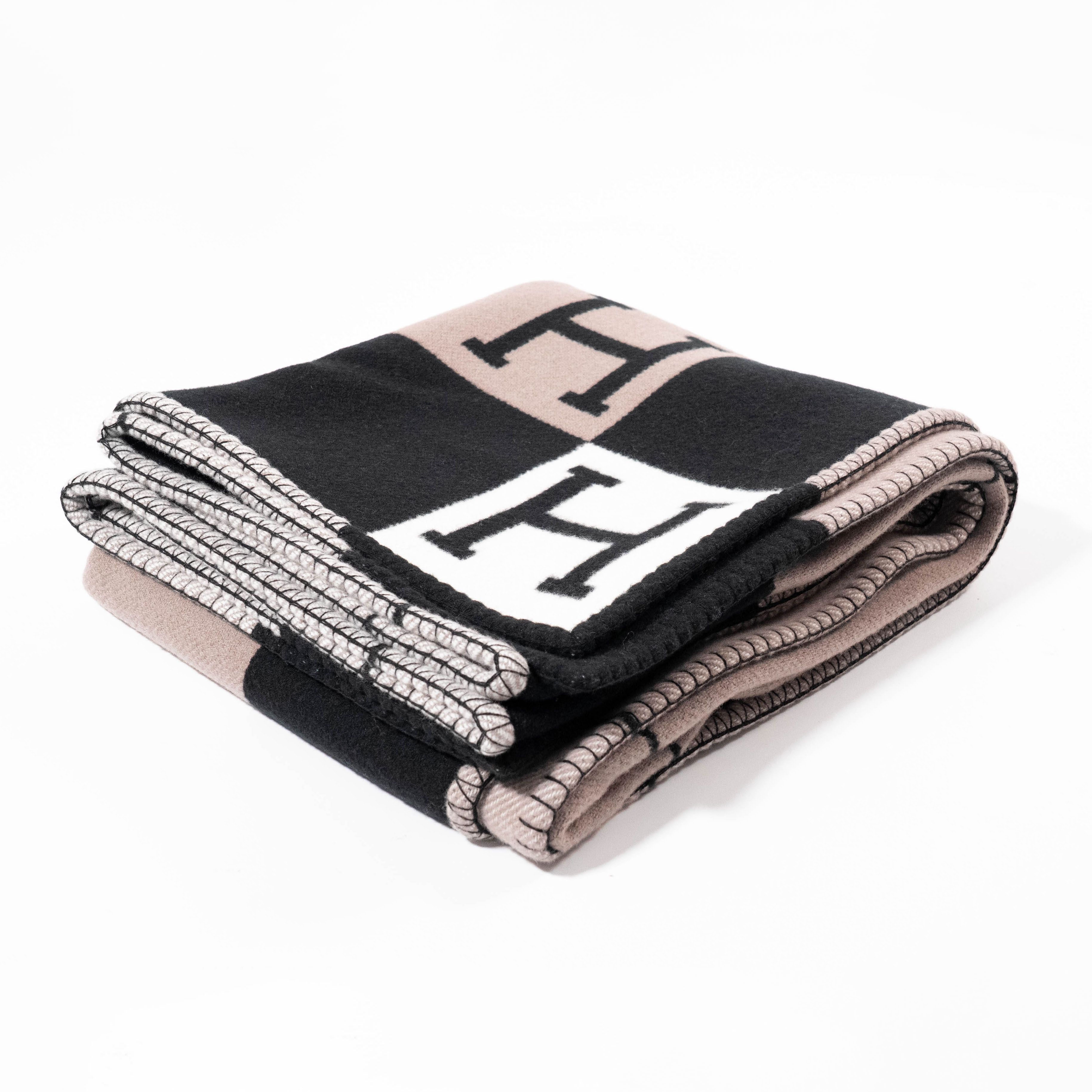 Brand New ( Rank N ) HERMÈS Avalon III sofa throw / blanket Noir