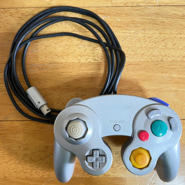 任天堂 - ゲームキューブコントローラー 後期型 シルバー GCコン 2m