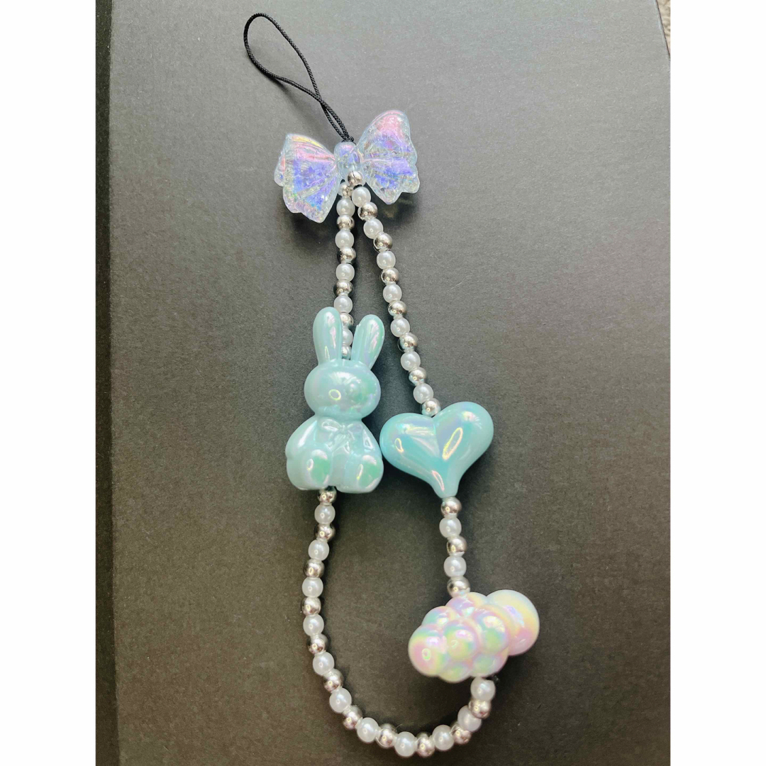 スマホストラップ ビーズストラップ23 水色うさぎ 水色ハート 白い雲の