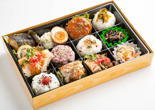 おかずたっぷり幕ノ内弁当～雅～ 972円｜みず穂 - くるめし弁当