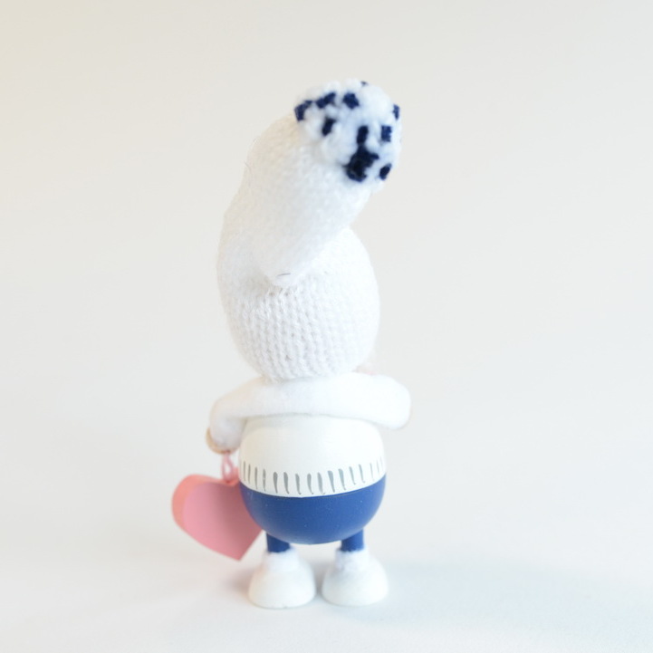 ノルディカニッセ ハートを持った白い胴長の女の子 (ノルディカニッセ