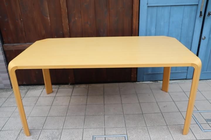 Tendo(天童木工)より建築家 坂倉準三の研究所がデザインしたAntler