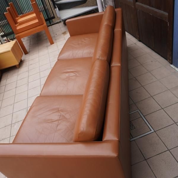 Knoll(ノル)よりCharles Pfister(チャールズ・フィスター)による