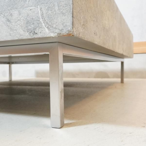 ドイツのメーカーHUKLA(フクラ)よりELT001 リビングテーブルです。石材