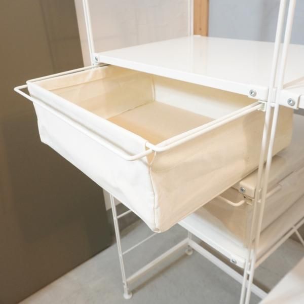 無印良品(MUJI)のワードローブバー付スチールユニットシェルフ。引出し