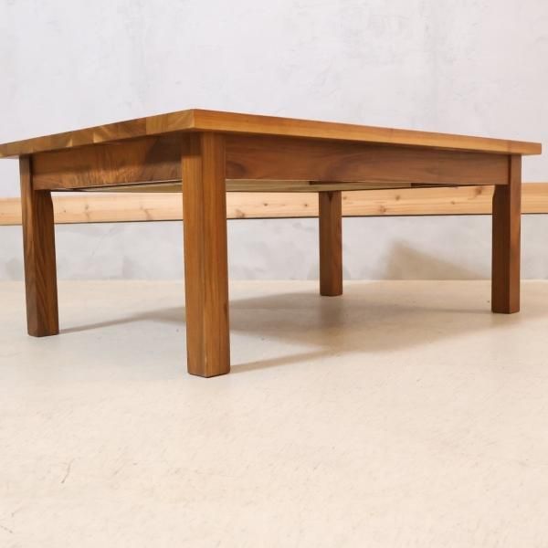 無印良品(MUJI)のウォールナット無垢材 ローテーブルです。落ち着いた