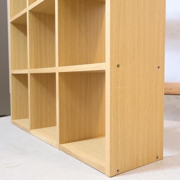 間仕切り収納としても使える4段×3列のオーク材 オープンシェルフです