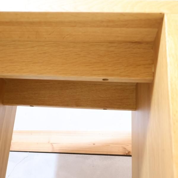 無印良品(MUJI)のオーク材を使用したコンパクトなスツール。ナチュラル