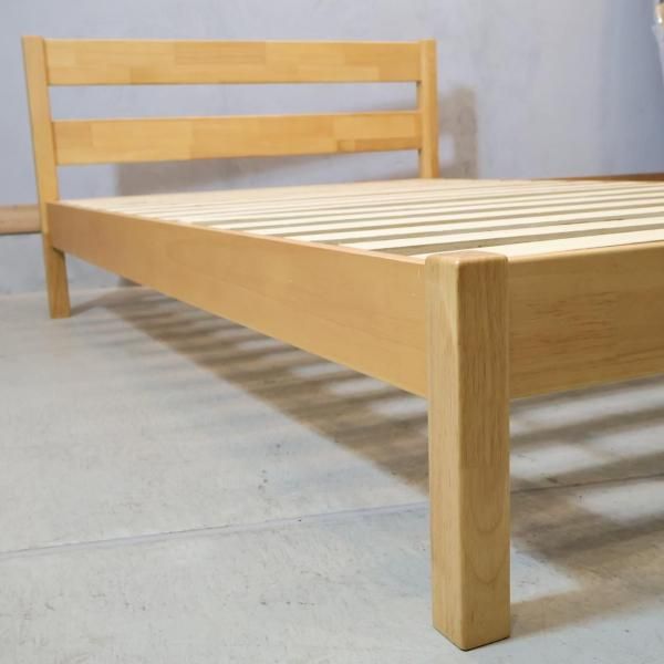 人気の無印良品(MUJI)のラバーウッド材 セミダブルベッドフレームです