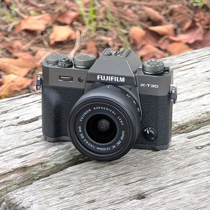 キヤノン「EOS Kiss X8i ダブルズームキット」が人気上昇中！ 価格下落