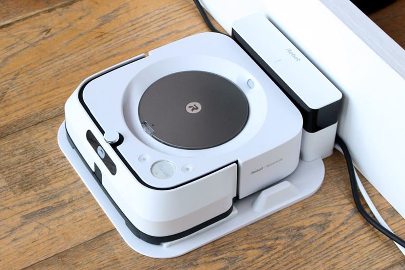 ついにルンバと連携プレイ！ 新型床拭きロボット「ブラーバ ジェットm6