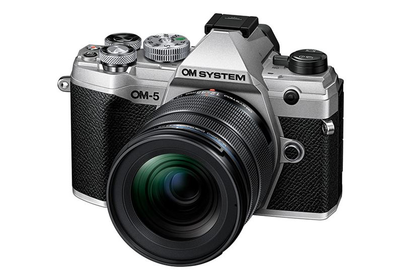 OM SYSTEM」ロゴを冠する第1弾モデル！ 高機能な小型・軽量ミラーレス
