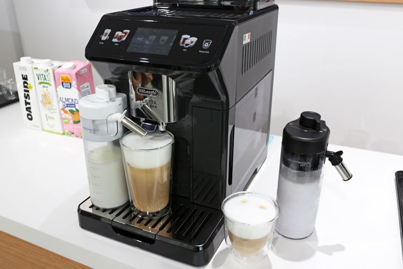 アイスコーヒーやふわふわミルク泡のアイスラテも淹れられるデロンギ