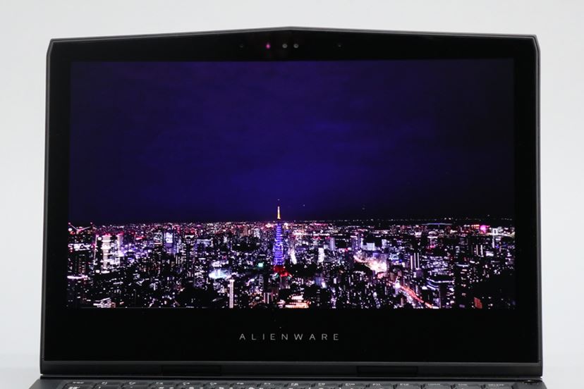 有機EL搭載のコンパクトなゲーミングノートPC「ALIENWARE 13 OLED VR