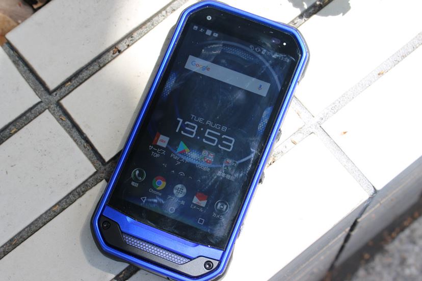 京セラのタフネススマホ、「TORQUE G03」を街や海で使ってみた - 価格