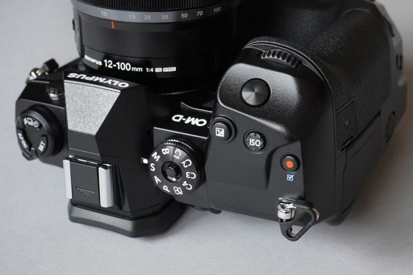 オリンパスのプロ向けミラーレス「OM-D E-M1X」レビュー、注目の新機能