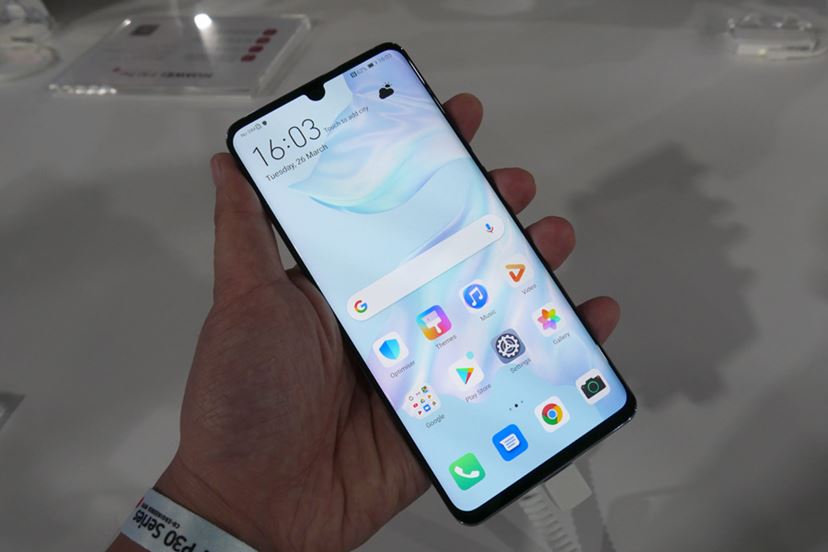ファーウェイが新型スマホ「P30 Pro」＆「P30」発表。暗所撮影、ズーム