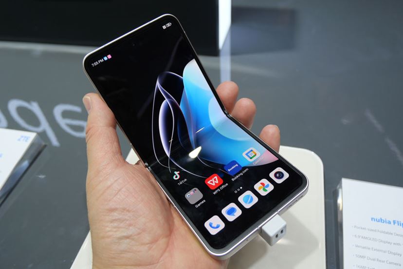 相場の半額!? 衝撃価格の折りたたみスマホから見えるZTE“日本重視の