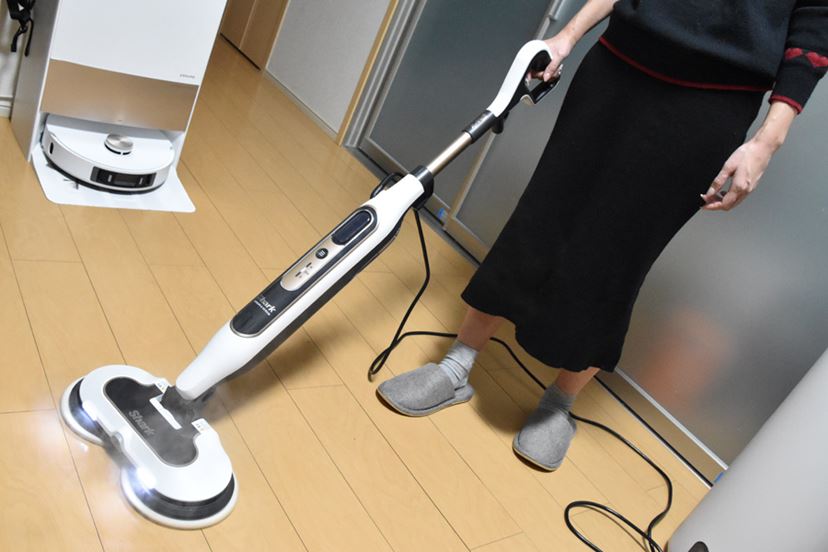 床の雑巾がけはもうしない！ 楽にしっかり拭きたいなら除菌もできる