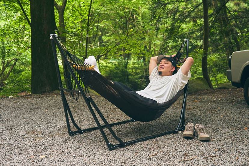 コメリで発見！ コスパ最強の自立式「2WAYハンモック」をキャンプで