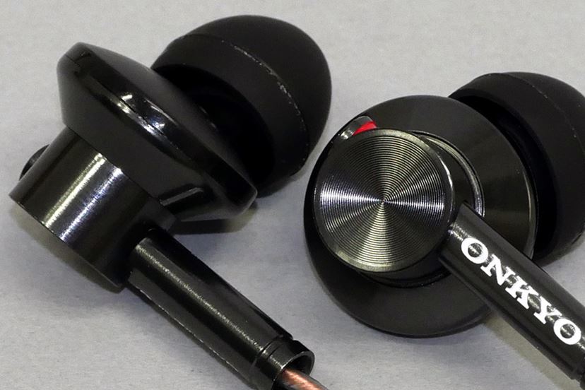 クチコミで大絶賛！ 人気集中のオンキヨーのカナル型イヤホン「E700M