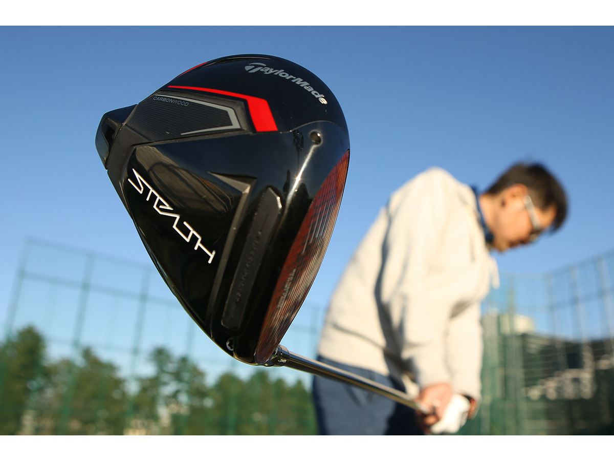 カーボンの打感と飛びはどうなんだ!? 超注目の「ステルス」ドライバー