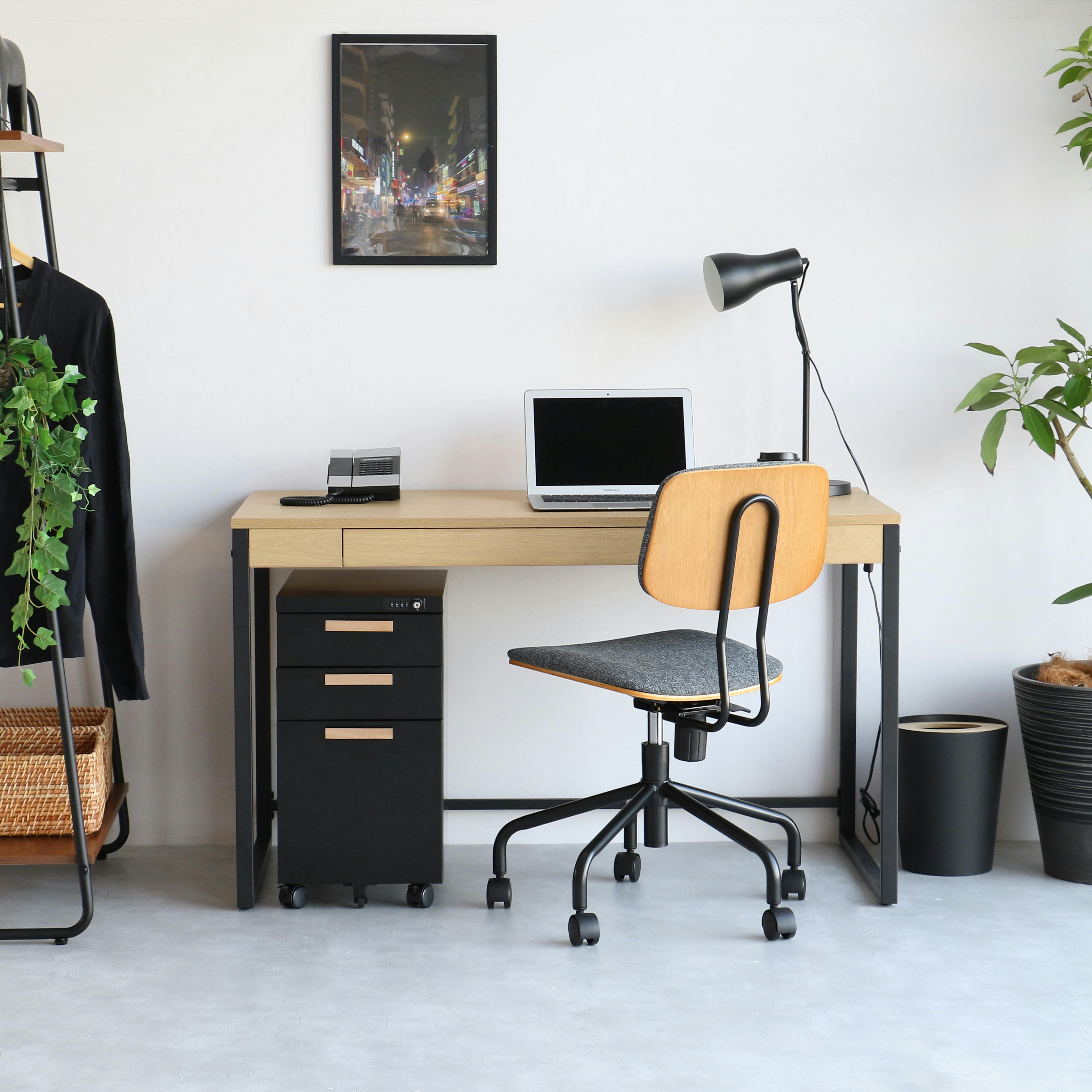 スチール×天然木 温もりのある優しい印象のデスクワゴン Desk Wagon