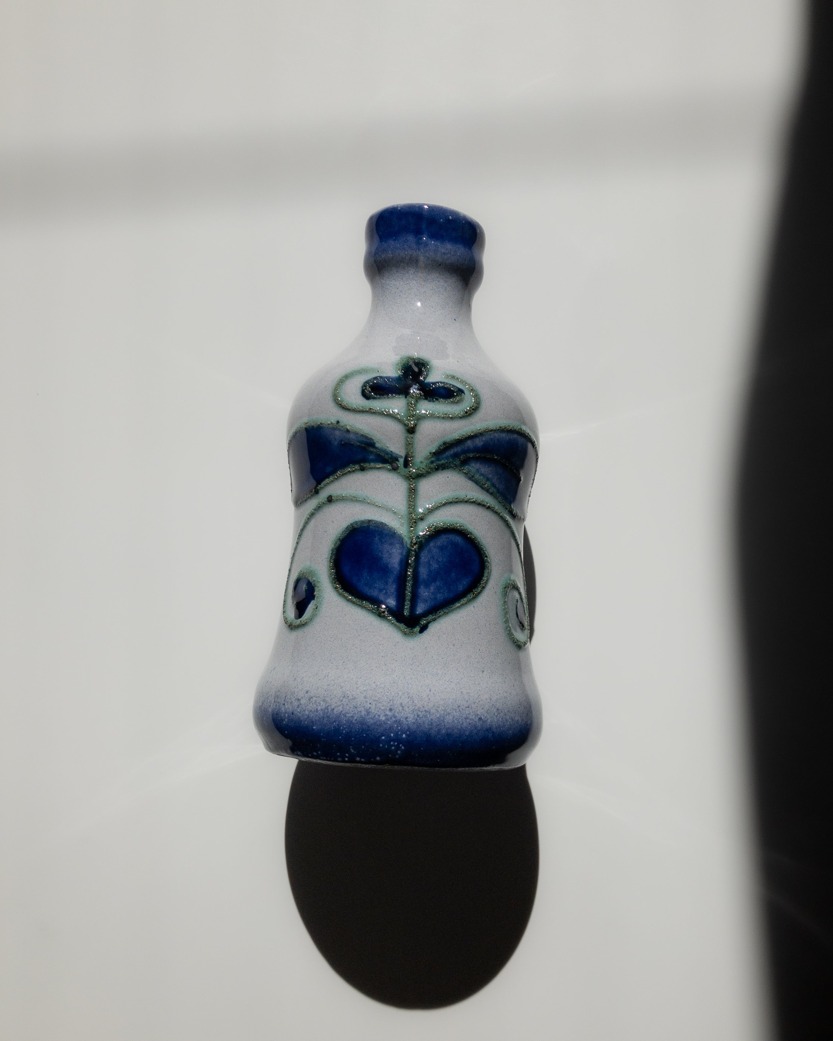 東ドイツ シュトレーラ 1440 陶器の花瓶 – ing a song song