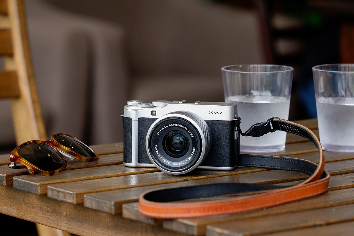富士フイルム『X-A7』とは？高画質なセルフィーや4K動画撮影も自由自在
