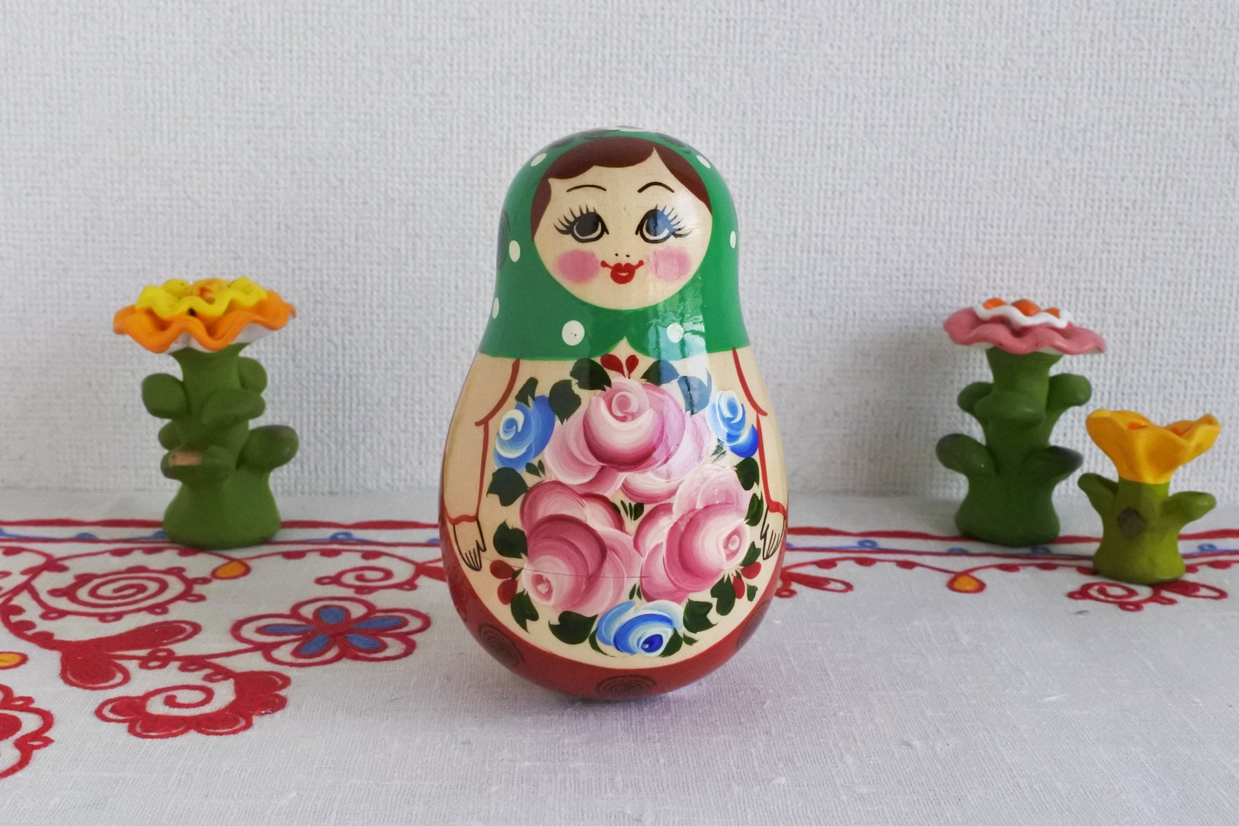 起き上がりこぼし 大きめ 緑色のプラトーク 花 音色 ロシア民芸品