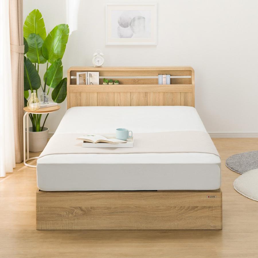 ニトリ（NITORI） ベッド セミダブル アンティーク調 棚付きベッド