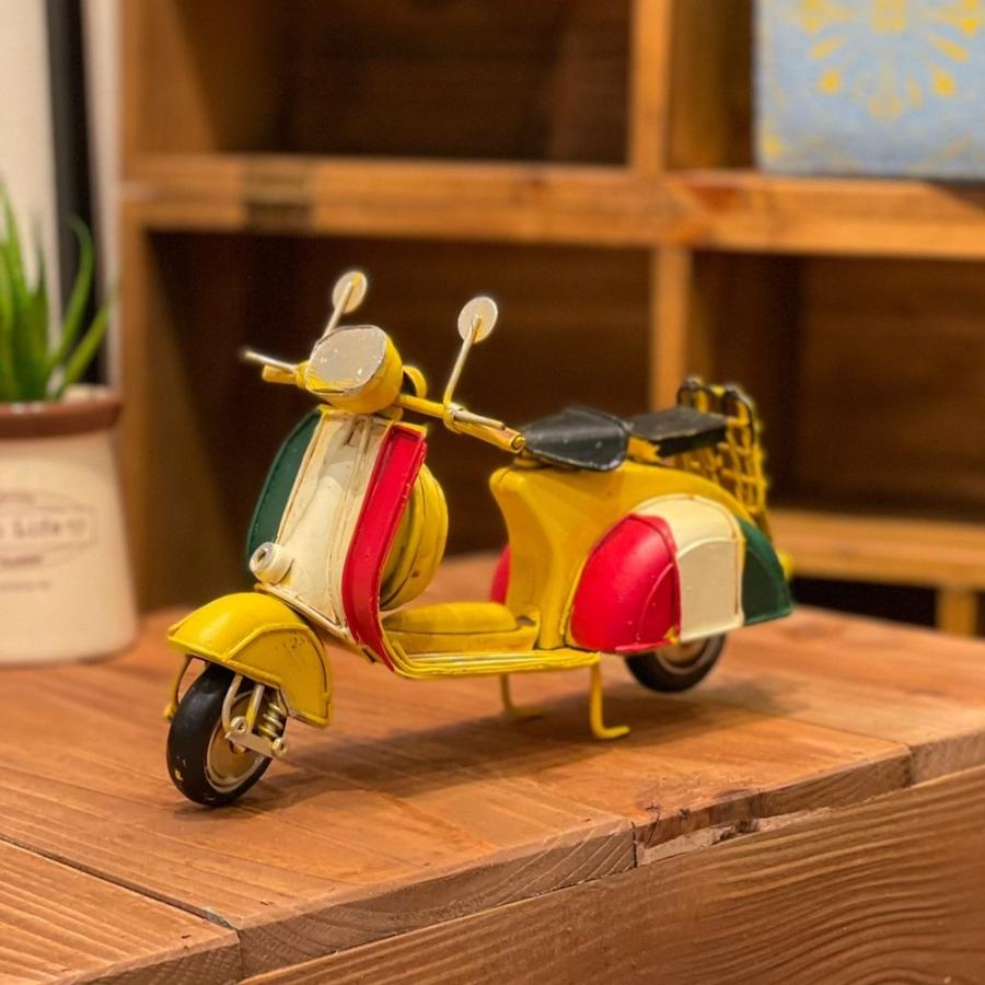 ブリキ バイク ベスパ トリコロール 赤 黄色 アンティーク レトロ 置物
