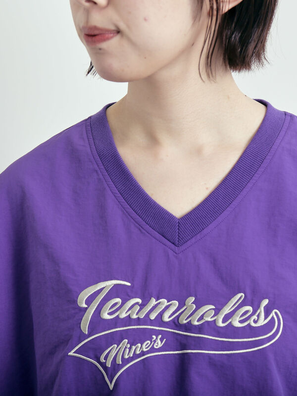 セール】 ロゴ刺繍Vネック布帛Tシャツ（オフホワイト/ネイビー