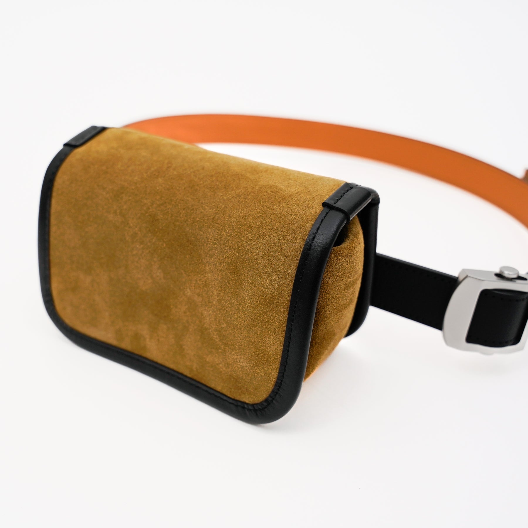 MICHELLE CAMERA ERRAND POUCH / MOSSA LDN｜スエード素材の2WAYポーチ