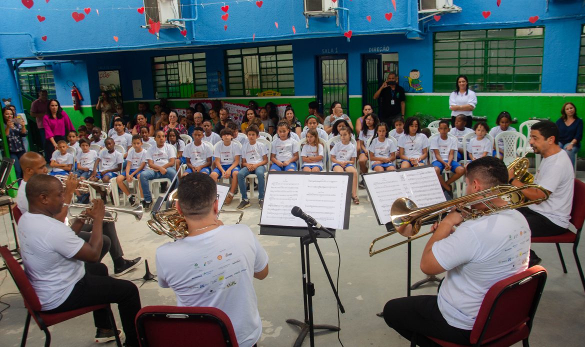Orquestra Sinfônica Brasileira se apresenta em escola pública de