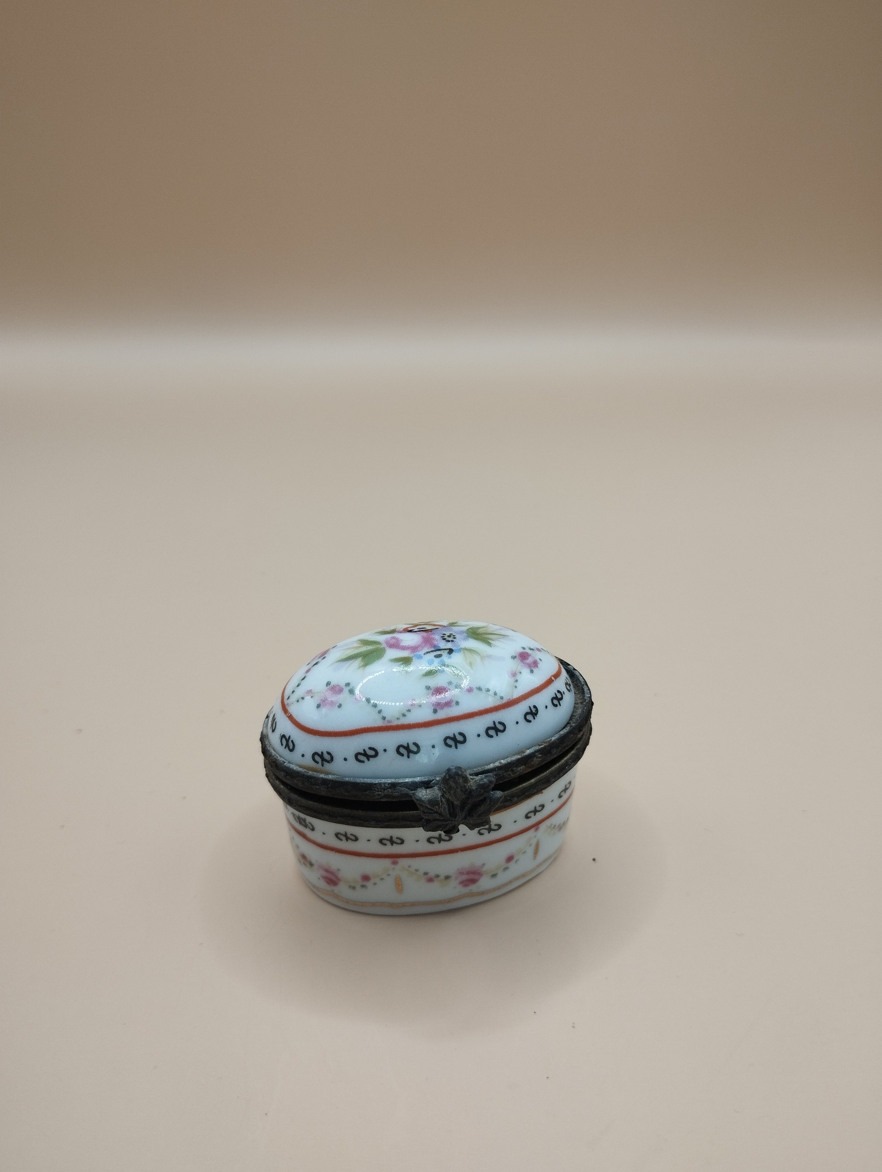 リモージュボックス フランス製 可愛いバスケット型の小物入れ！カップ