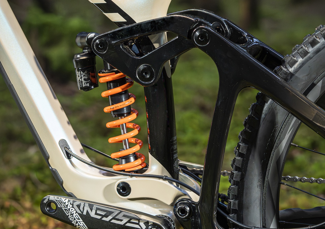 2024モデル情報 GIANTのダウンヒルバイク『GLORY ADVANCED』