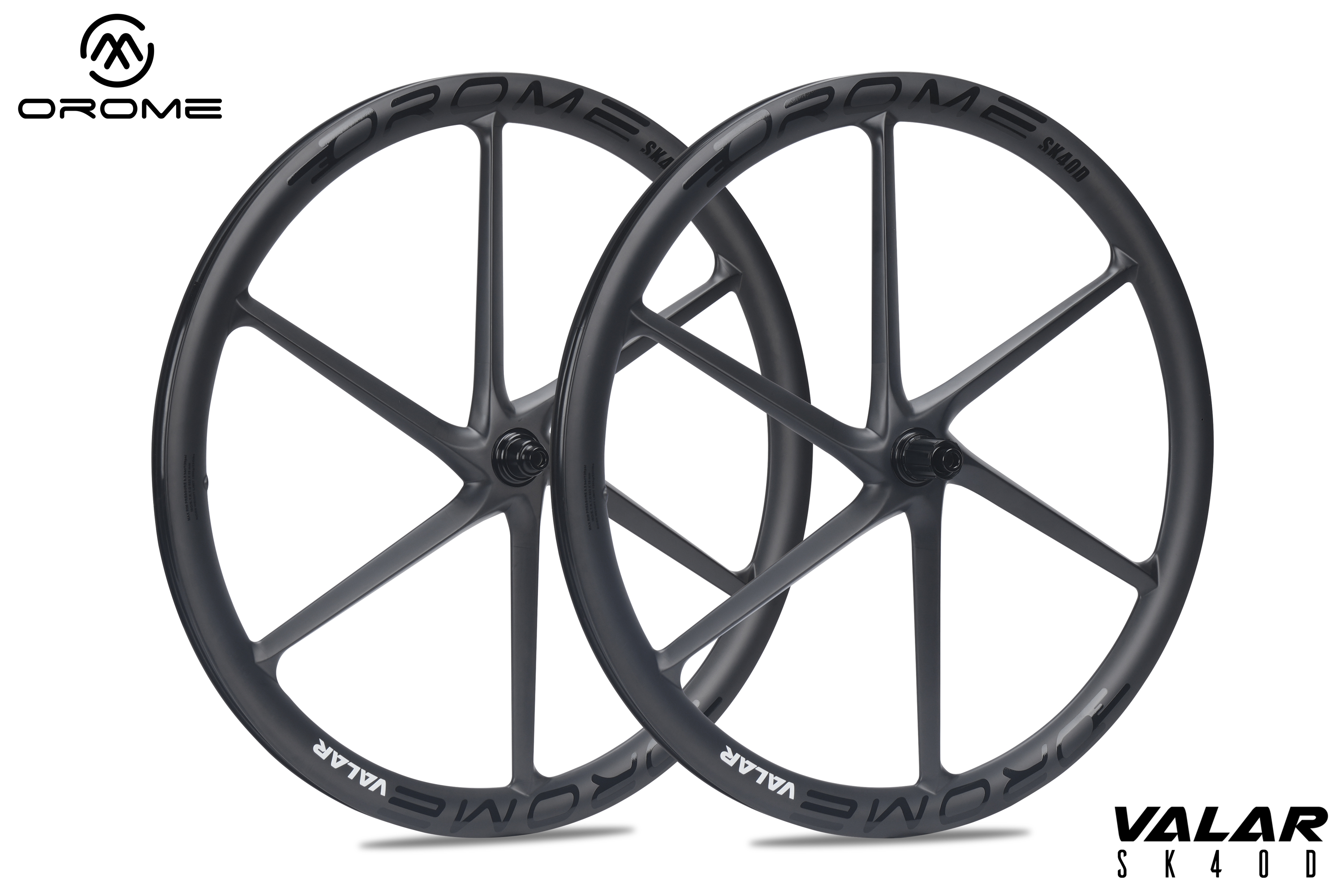High-performance carbon road bike wheels with smooth rolling feel