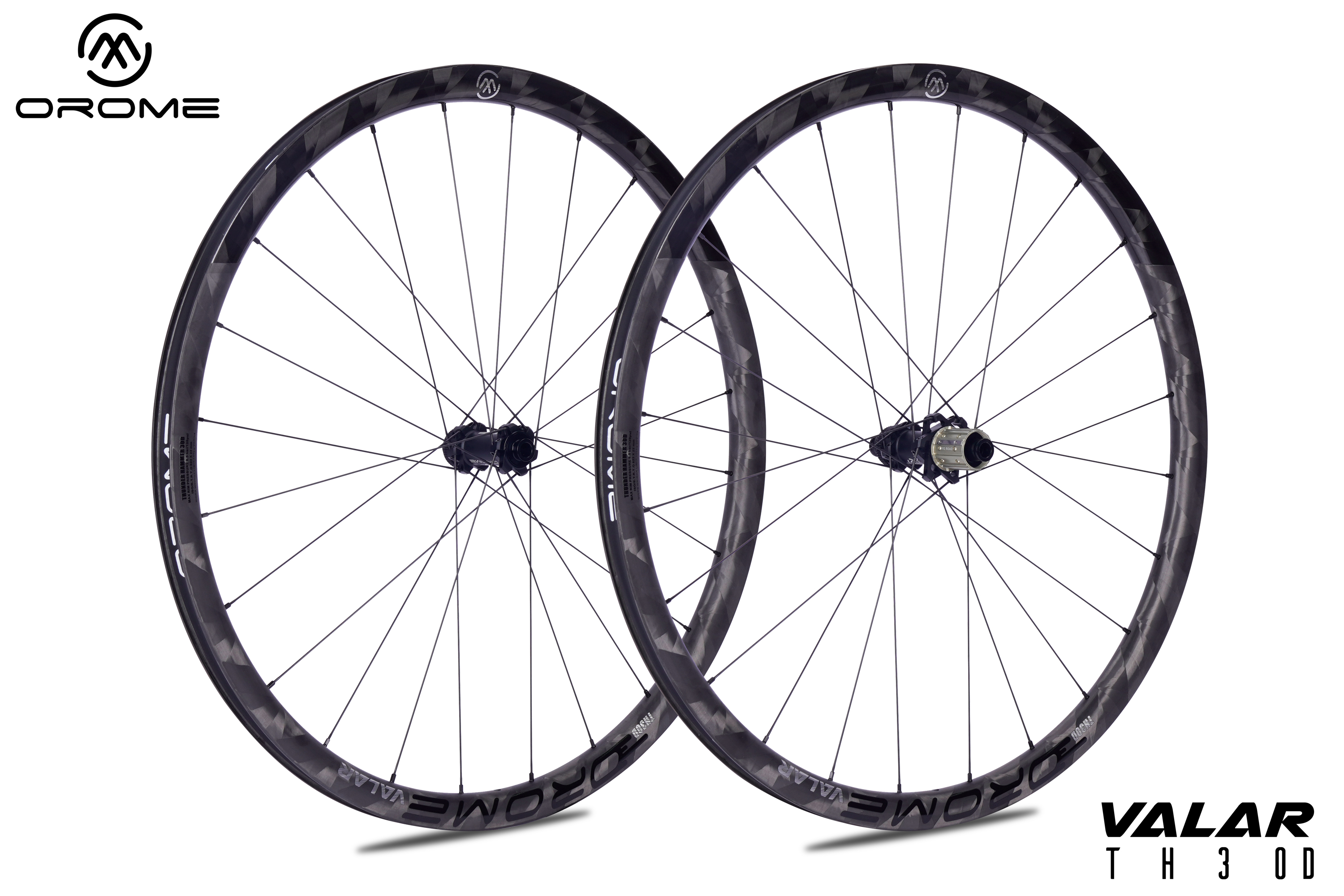 High-performance carbon road bike wheels with smooth rolling feel